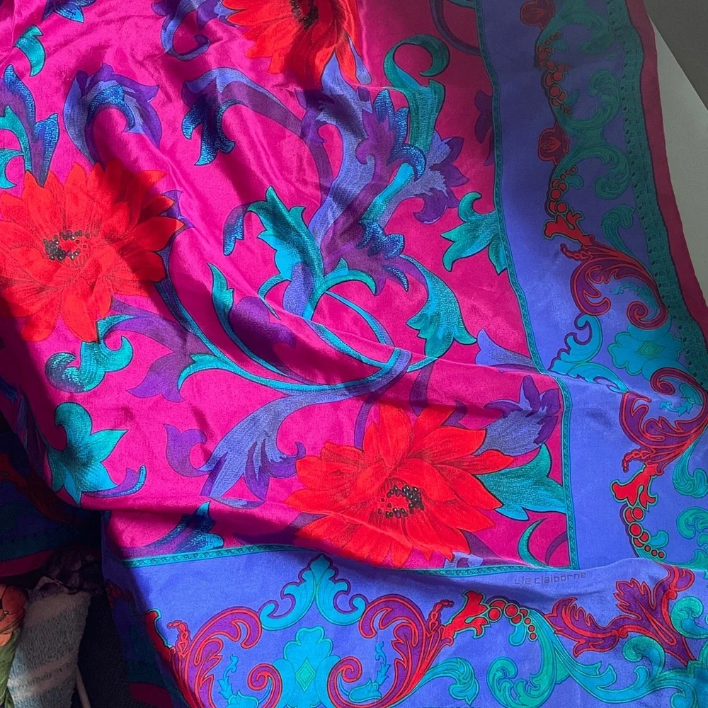 VTG L. CLAIBORNE SILK SCARF